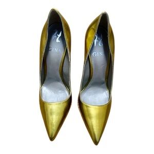 Gina London court gold shoes.